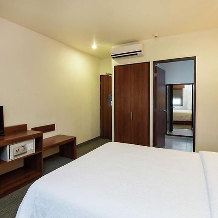 Hampton By Hilton San Juan Del Rio Hotel Buitenkant foto
