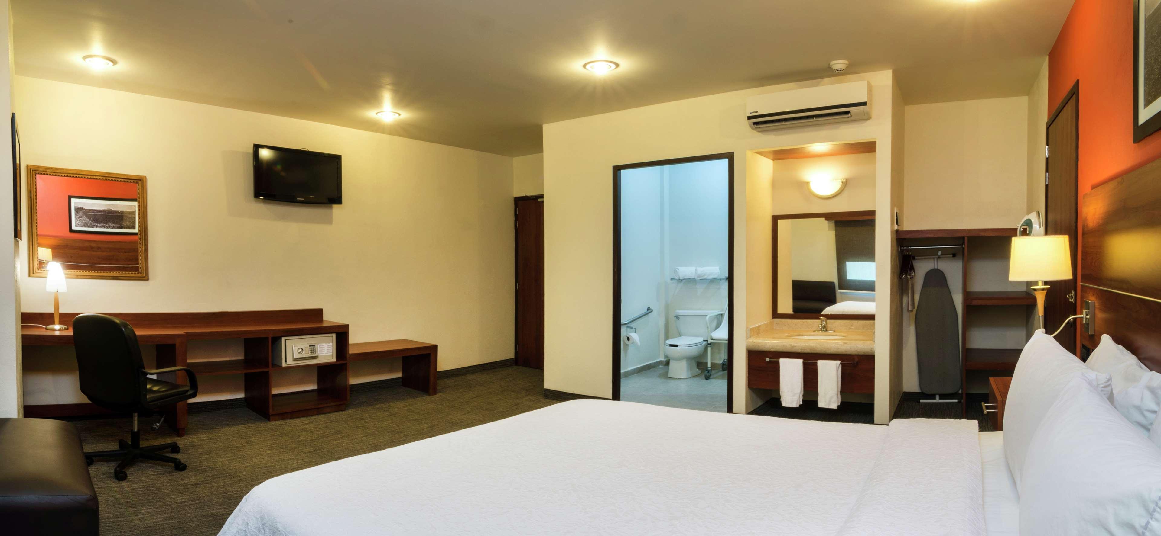 Hampton By Hilton San Juan Del Rio Hotel Buitenkant foto