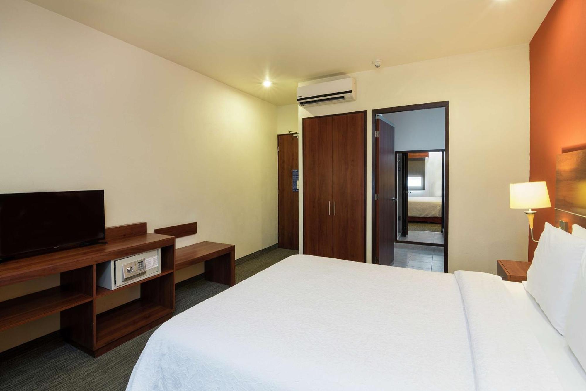 Hampton By Hilton San Juan Del Rio Hotel Buitenkant foto