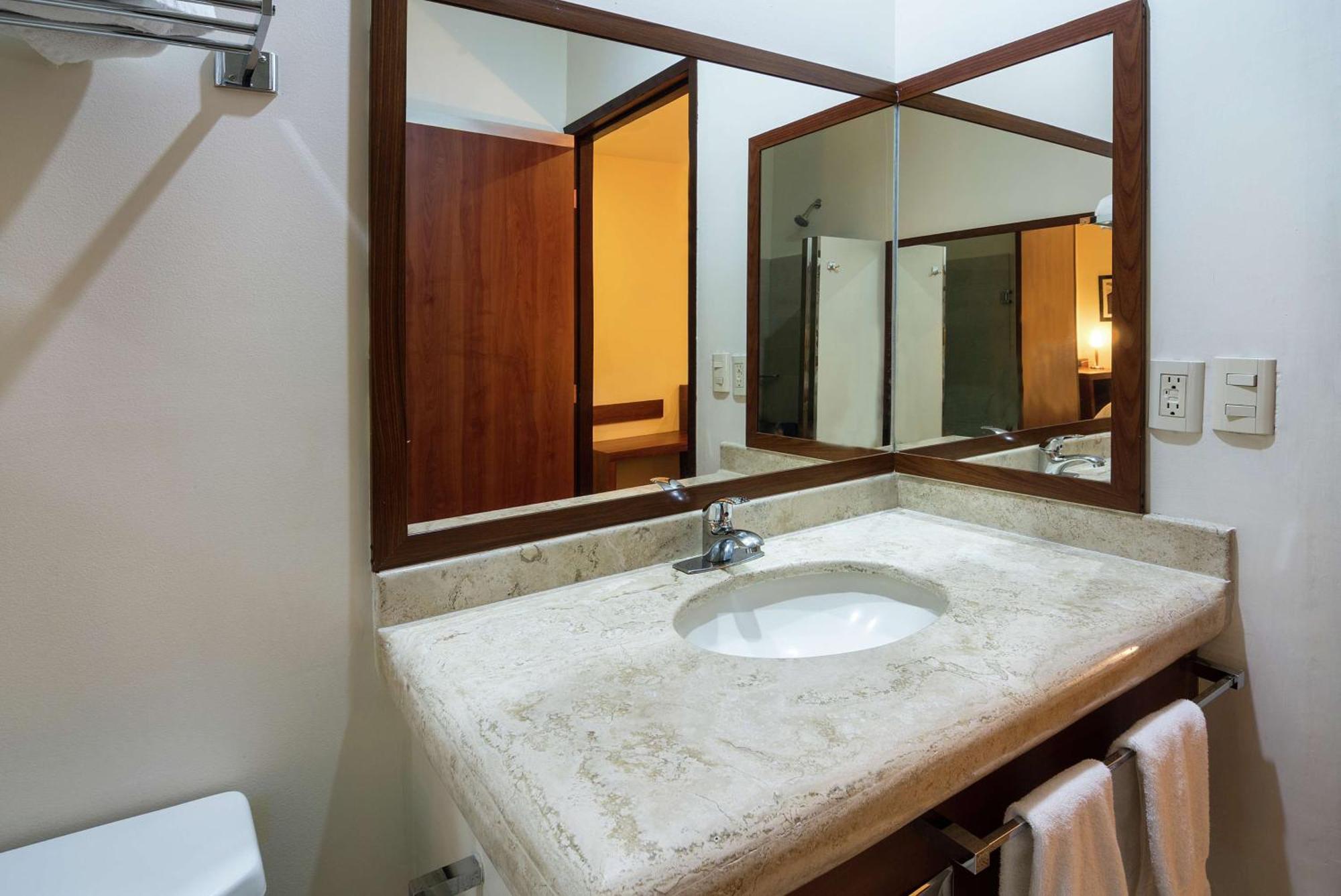 Hampton By Hilton San Juan Del Rio Hotel Buitenkant foto